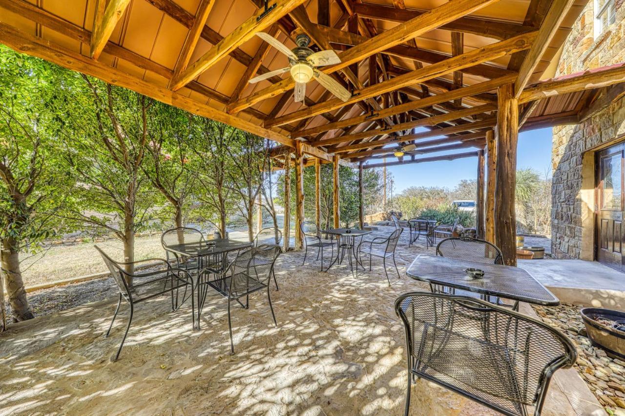 The Pecan @ Mendelbaum Winery Guest Cabins Villa Fredericksburg Esterno foto