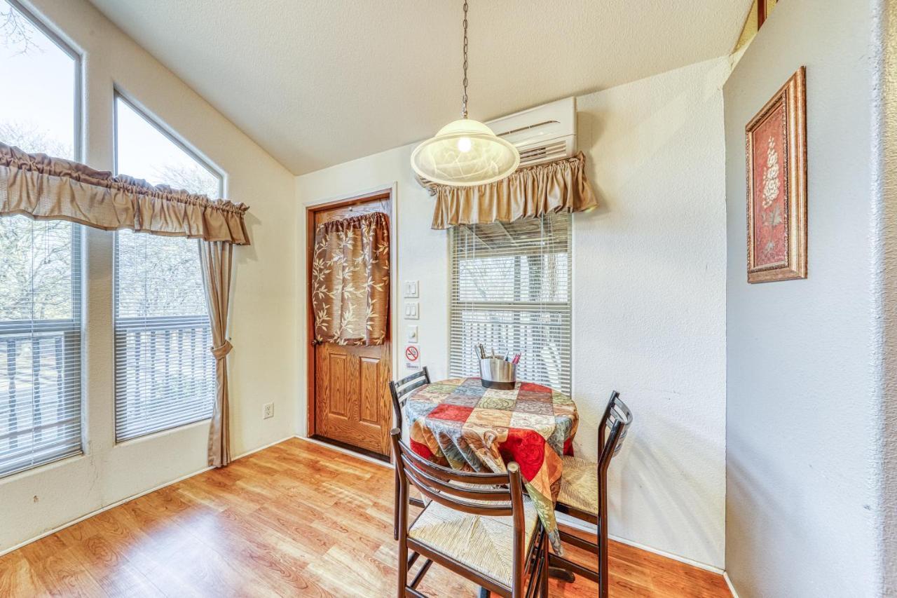 The Pecan @ Mendelbaum Winery Guest Cabins Villa Fredericksburg Esterno foto
