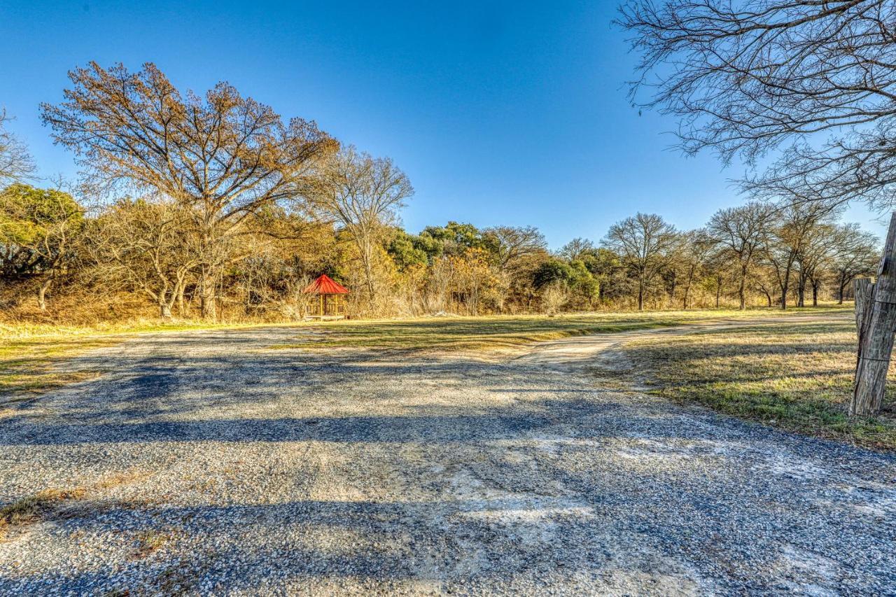 The Pecan @ Mendelbaum Winery Guest Cabins Villa Fredericksburg Esterno foto