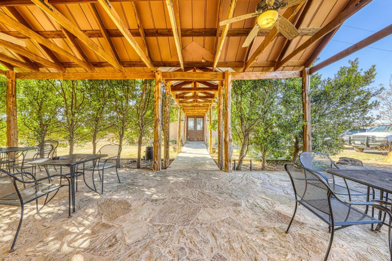 The Pecan @ Mendelbaum Winery Guest Cabins Villa Fredericksburg Esterno foto