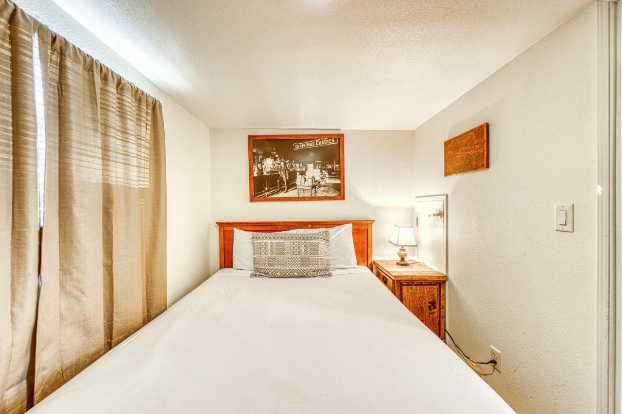 The Pecan @ Mendelbaum Winery Guest Cabins Villa Fredericksburg Esterno foto
