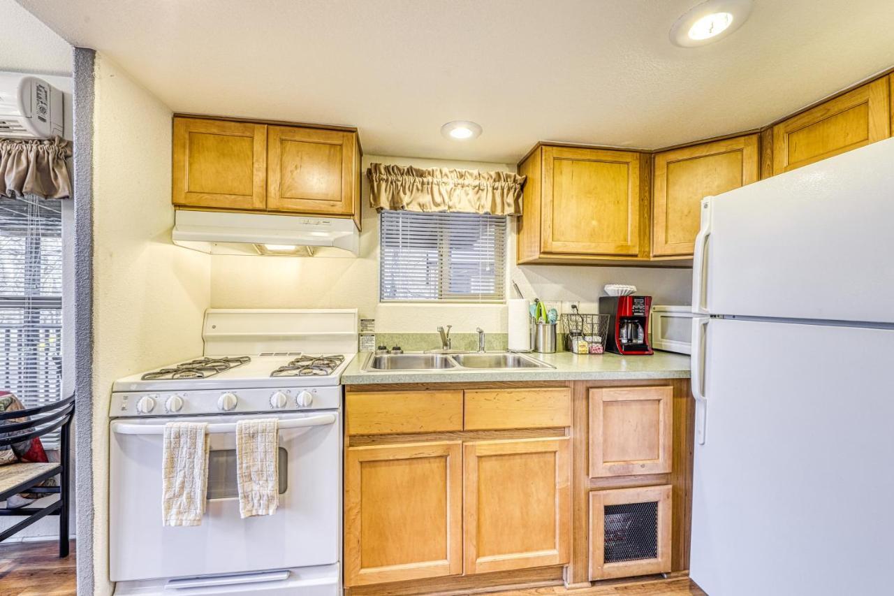 The Pecan @ Mendelbaum Winery Guest Cabins Villa Fredericksburg Esterno foto